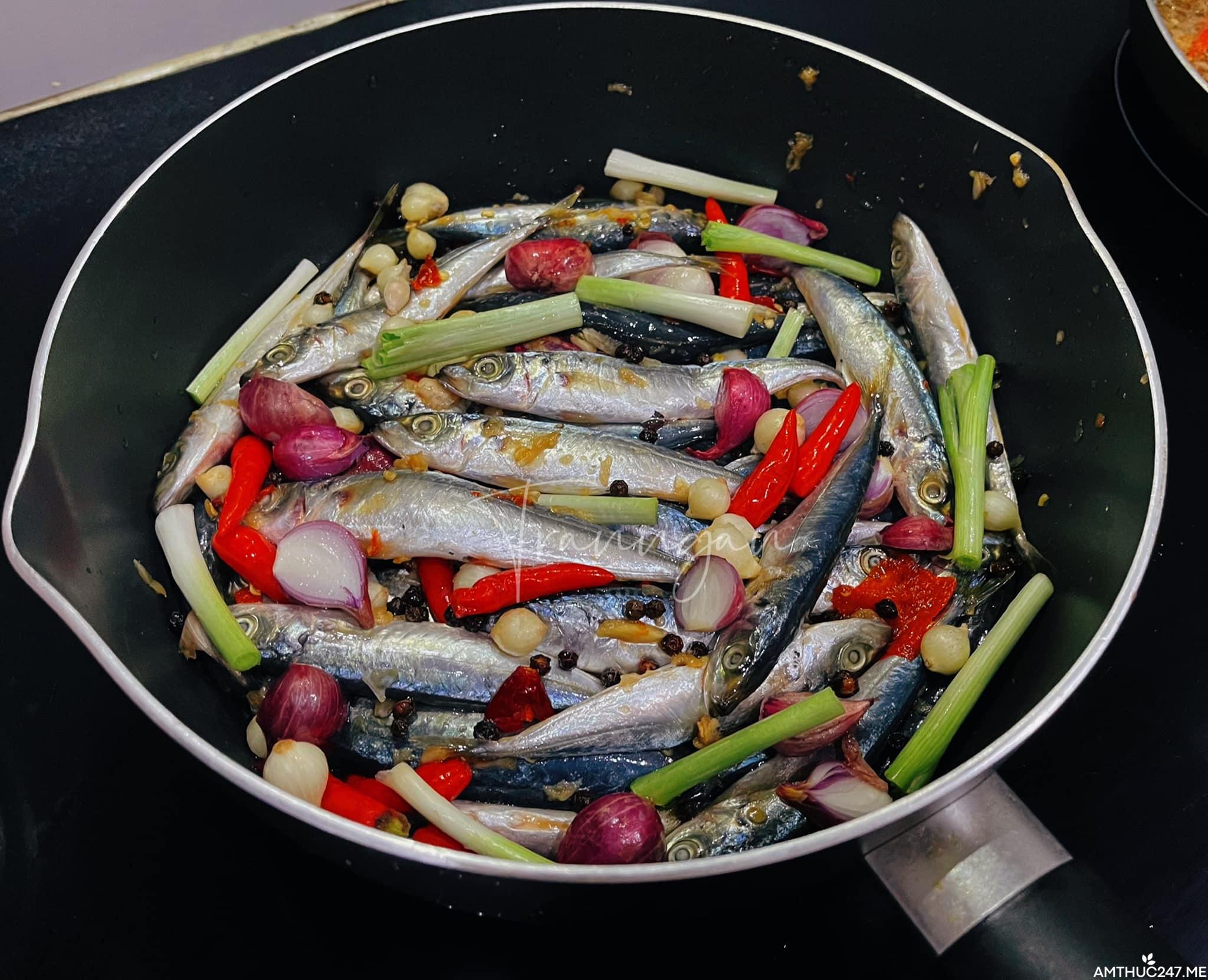 Hướng dẫn cách làm cá nục kho nước dừa cực hao cơm - Thực đơn hàng ngày Món ngon mỗi ngày 